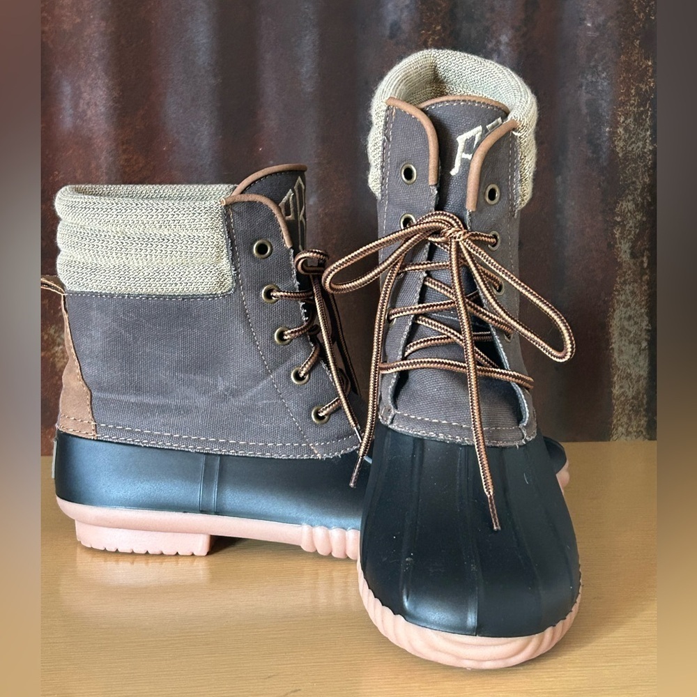 NWOT-Marleylilly Monogram Duck Boots waterproof-womens size 9